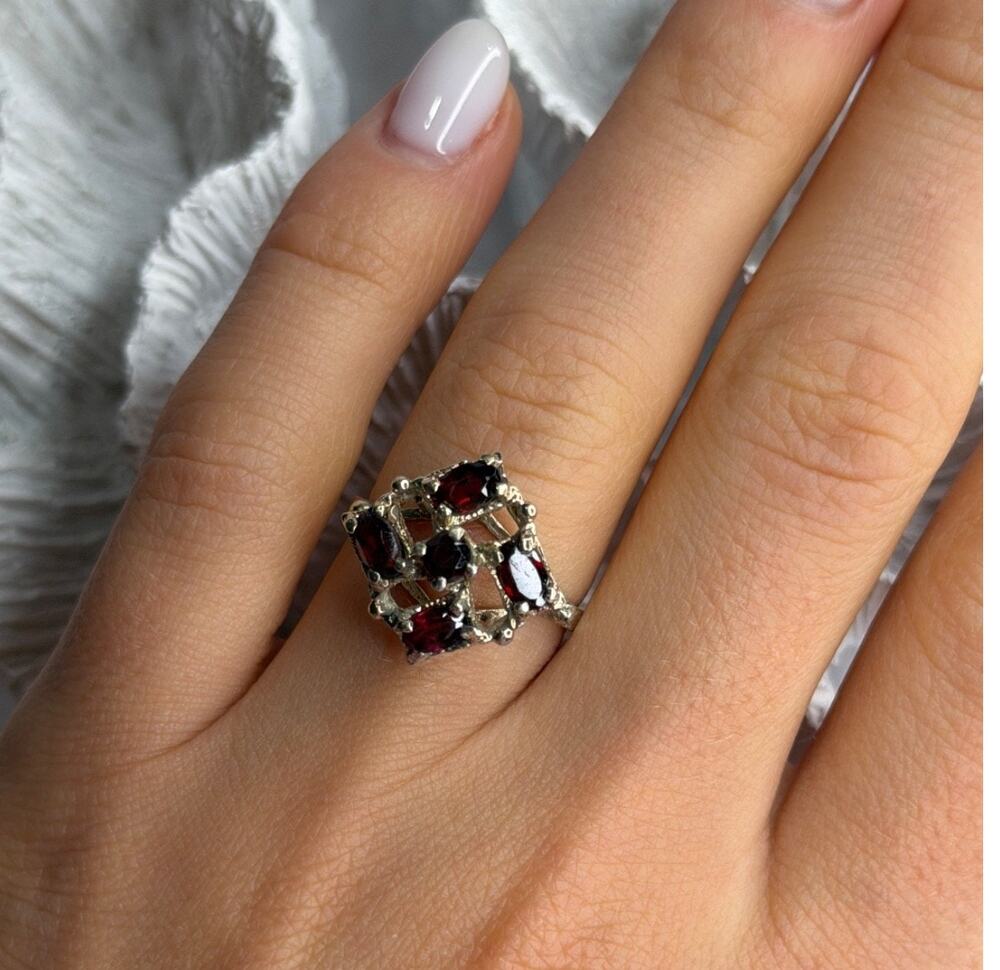 Vintage 925 Sterling Silver Garnet Ring Size 7